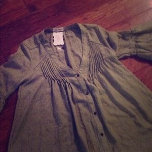 A very pretty green shirt w/bell sleeves